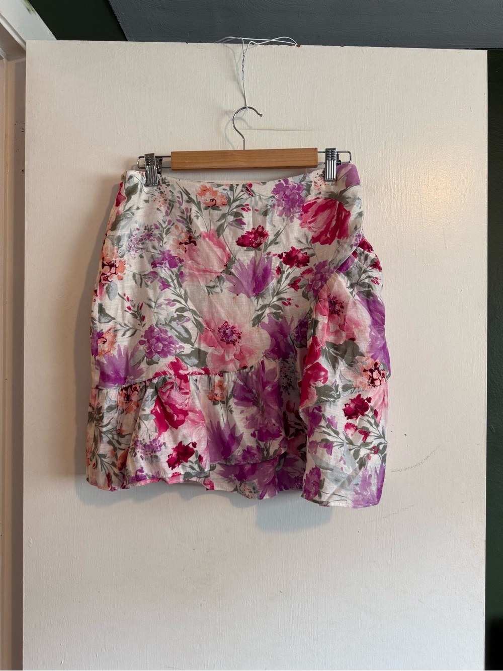 Express white purple and pink flowy ruffle hem mini skirt size 10